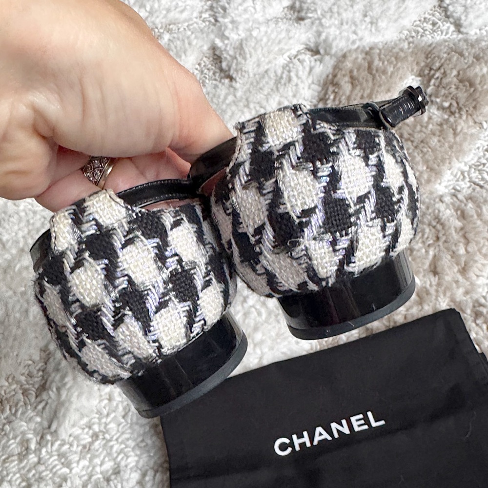 Chanel beaded CC tweed houndstooth thong sandals flats 37.5 black white - Picture 12 of 13